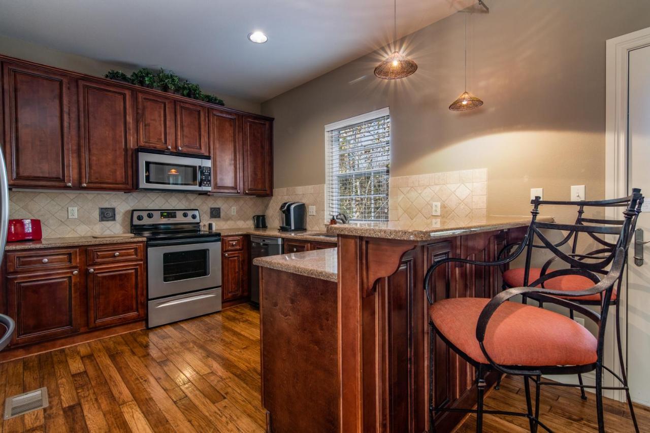 Two Bedroom Villa In The Heart Of Branson! ภายนอก รูปภาพ