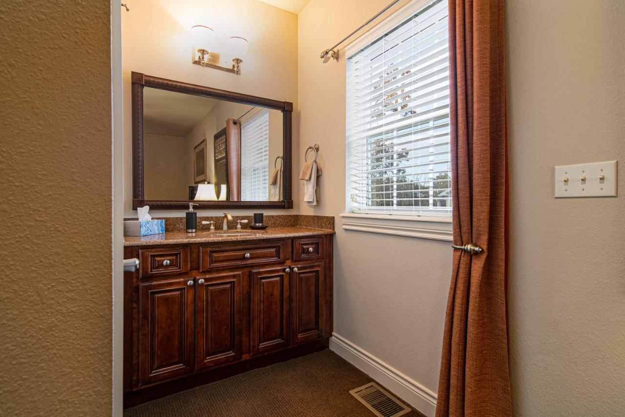 Two Bedroom Villa In The Heart Of Branson! ภายนอก รูปภาพ