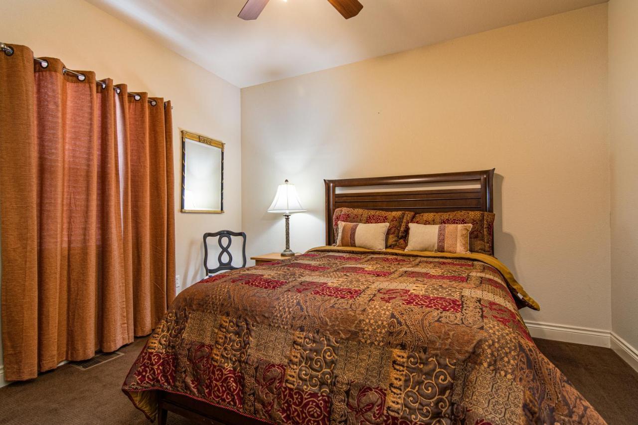 Two Bedroom Villa In The Heart Of Branson! ภายนอก รูปภาพ