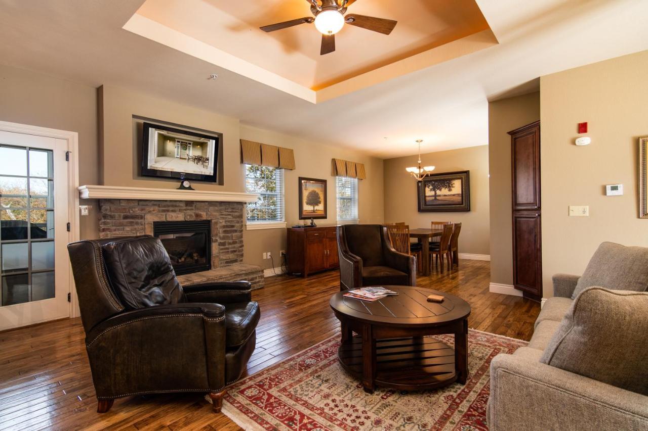Two Bedroom Villa In The Heart Of Branson! ภายนอก รูปภาพ