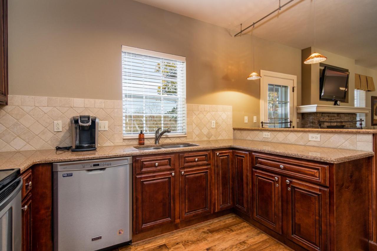 Two Bedroom Villa In The Heart Of Branson! ภายนอก รูปภาพ